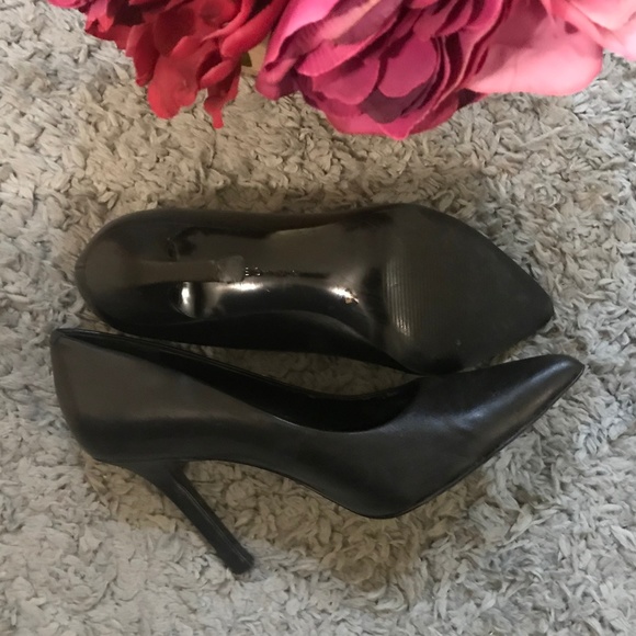 BCBGeneration Pointed Toe  Black Pumps Heel 6B/36 - Picture 2 of 5